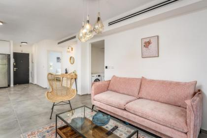 New Luxury 3 BR - Next the Orient Hotel - image 13