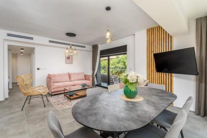 New Luxury 3 BR - Next the Orient Hotel - image 14