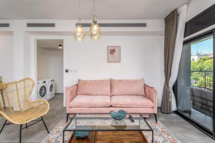 New Luxury 3 BR - Next the Orient Hotel - image 18