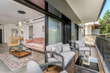 New Luxury 3 BR - Next the Orient Hotel - image 2