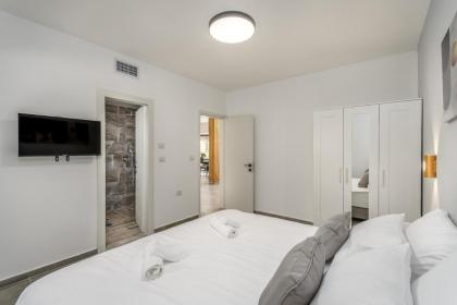 New Luxury 3 BR - Next the Orient Hotel - image 20