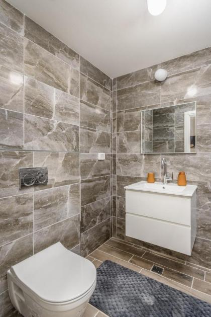 New Luxury 3 BR - Next the Orient Hotel - image 23