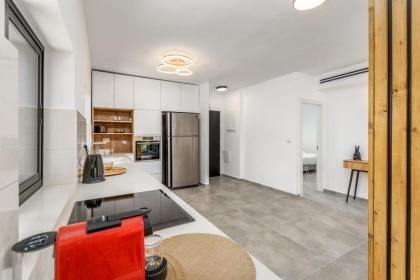New Luxury 3 BR - Next the Orient Hotel - image 3