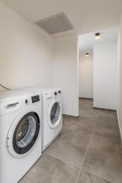 New Luxury 3 BR - Next the Orient Hotel - image 30