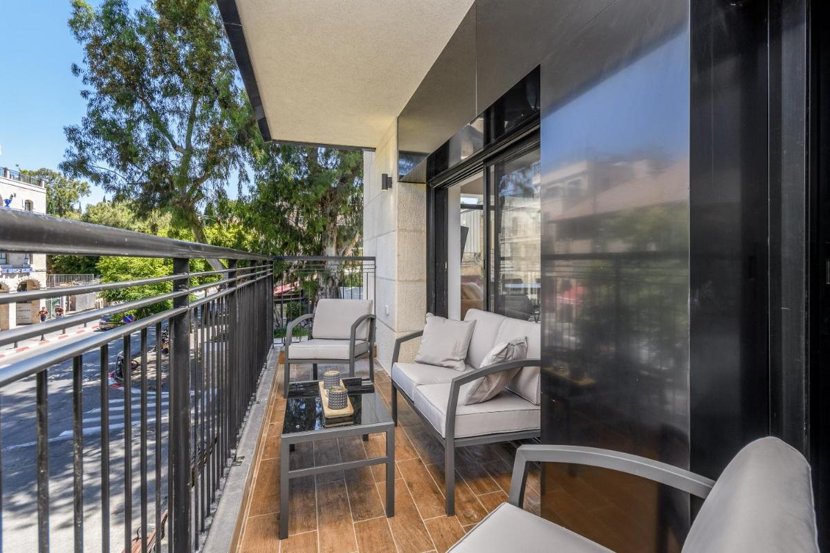 New Luxury 3 BR - Next the Orient Hotel - image 4