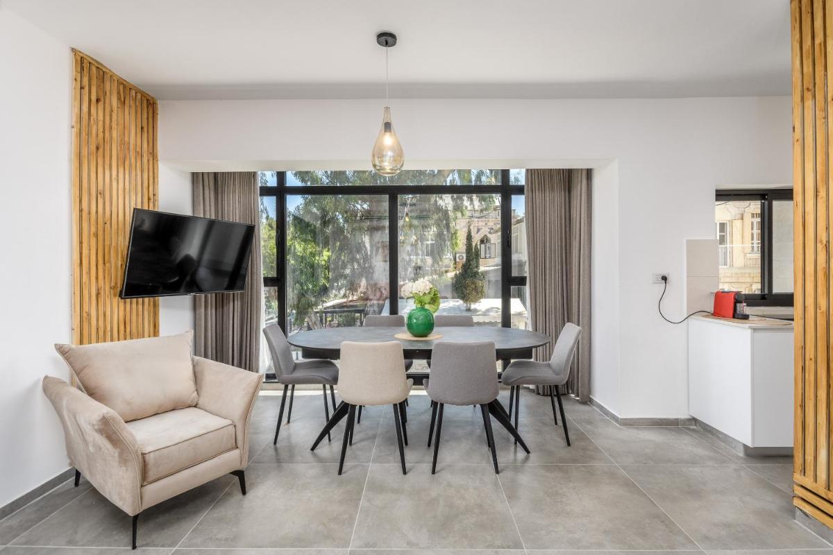 New Luxury 3 BR - Next the Orient Hotel - image 6