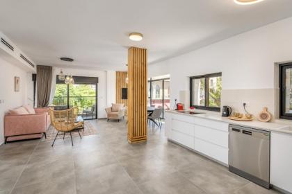 New Luxury 3 BR - Next the Orient Hotel - image 8
