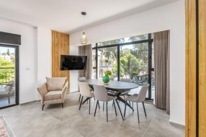 New Luxury 3 BR - Next the Orient Hotel - image 9