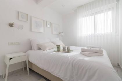 Trust inn White Is The New Black