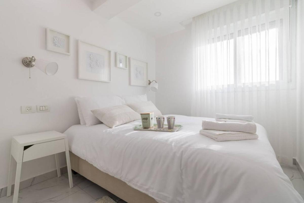 Trust inn White Is The New Black - main image