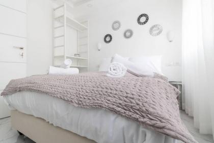 Trust inn White Is The New Black - image 16