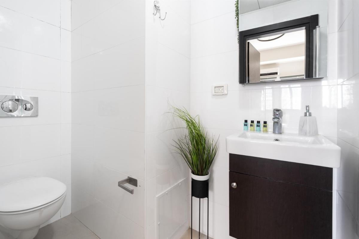 Machane Yehuda City centre studio - image 2