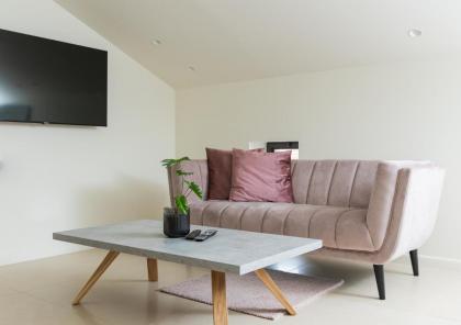 Jerusalem airbnb - image 26