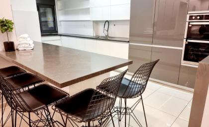 Stay at the Highest Location in Jerusalem - image 15