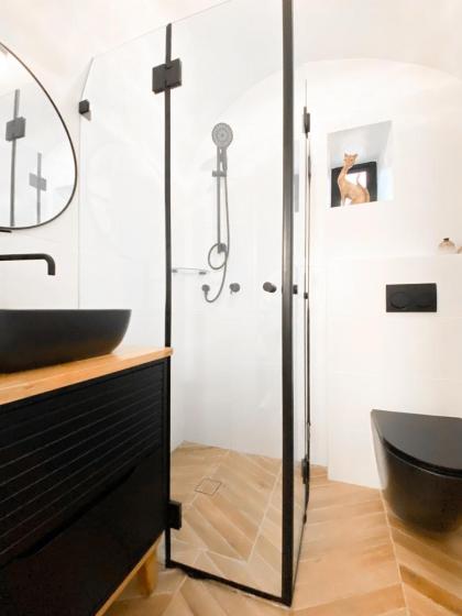 Jerusalem Central: Your Stylish Stay - image 12
