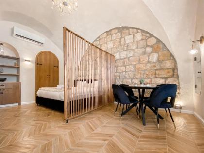 Jerusalem Central: Your Stylish Stay - image 5