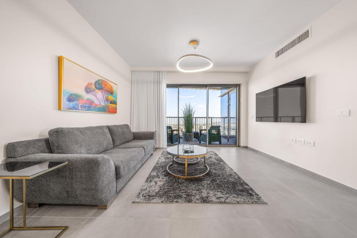 Dreamy 3 Bedroom In Best Location Parking - main image