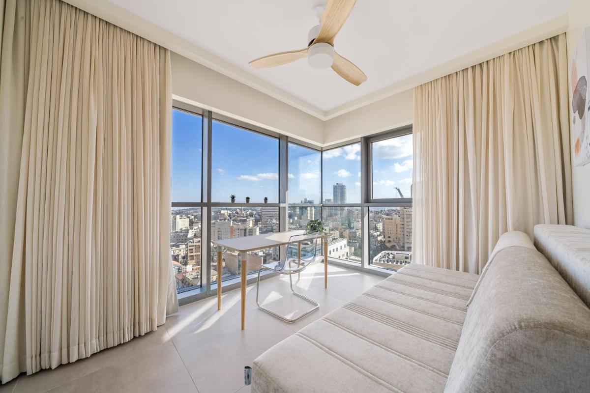 Dreamy 3 Bedroom In Best Location Parking - image 3