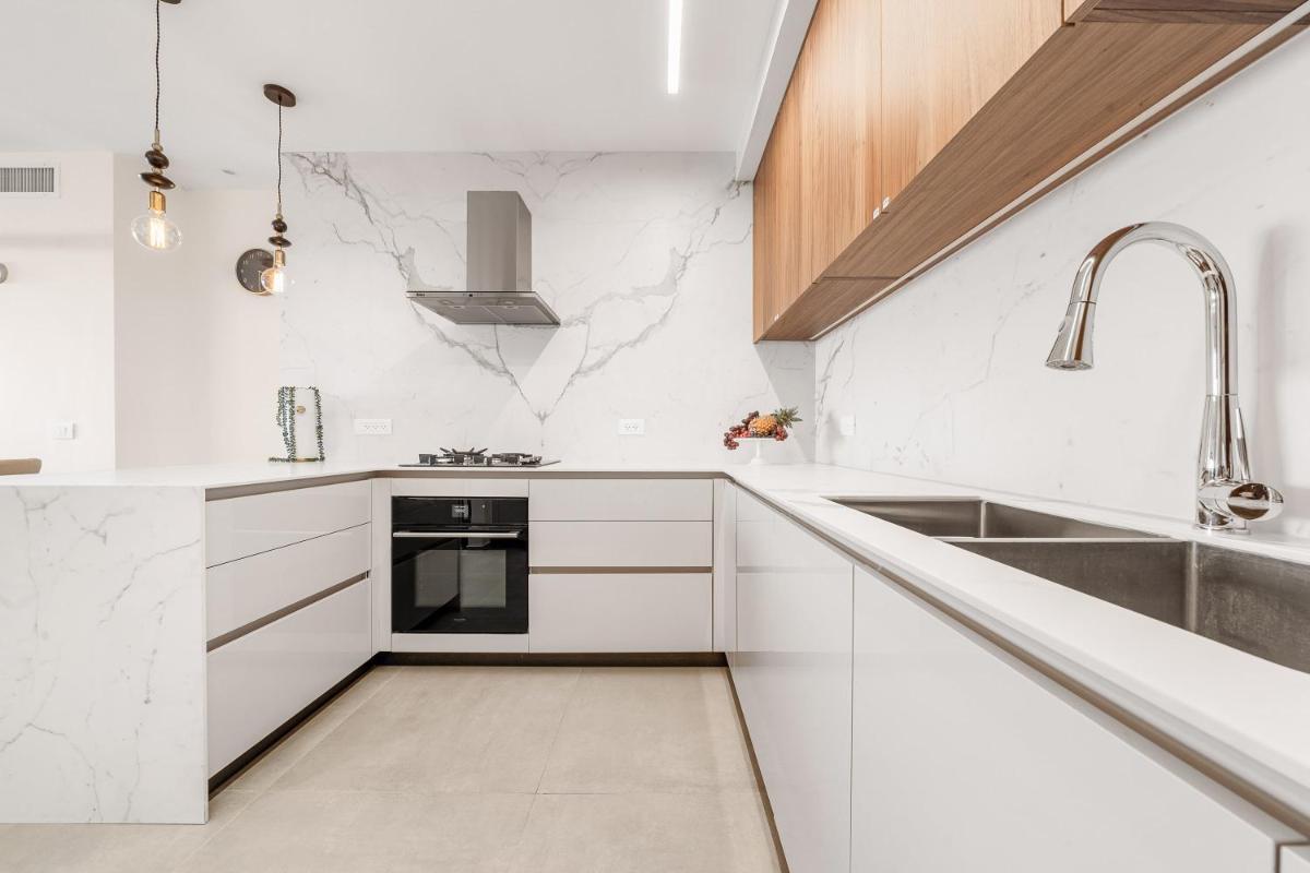 Dreamy 3 Bedroom In Best Location Parking - image 6