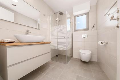 Dreamy 3 Bedroom In Best Location Parking - image 9