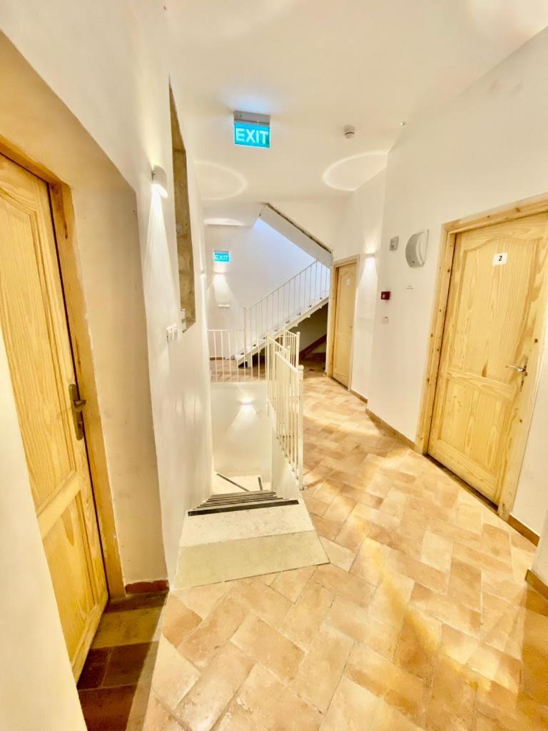 Petrakis Inn - main image