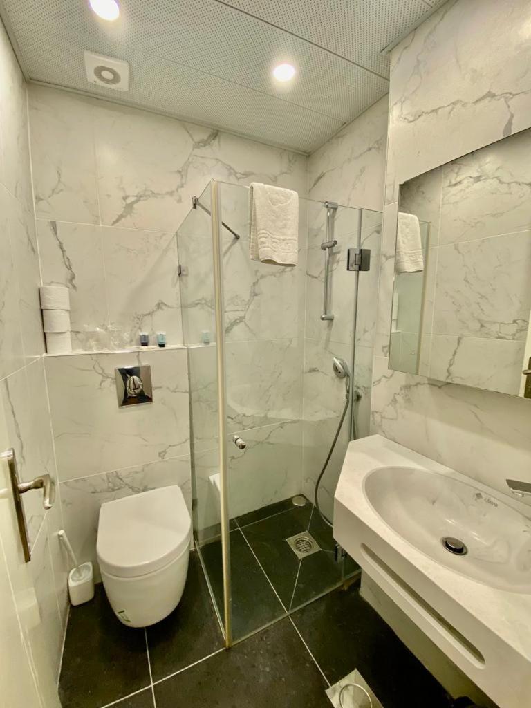 Petrakis Inn - image 6