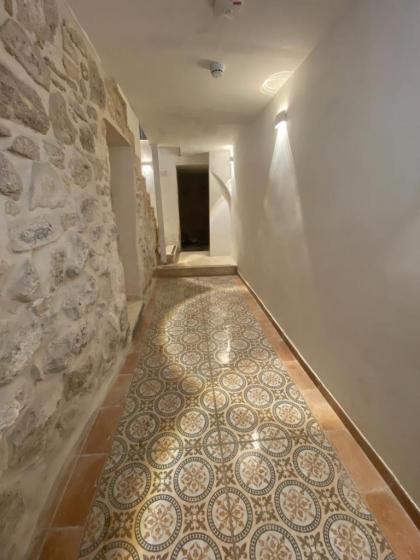 Petrakis Inn - image 8