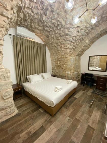 Petrakis Inn - image 9