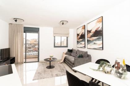 Amazing 3 bedroom Parking in Machane Yehuda Market - image 1