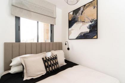 Amazing 3 bedroom Parking in Machane Yehuda Market - image 10