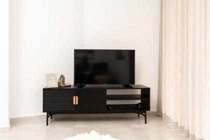 Amazing 3 bedroom Parking in Machane Yehuda Market - image 14