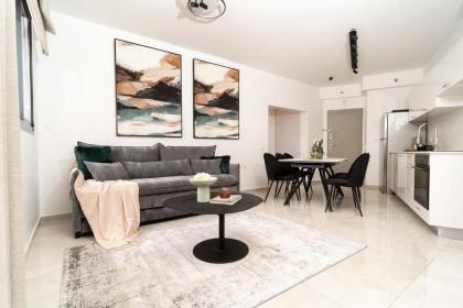Amazing 3 bedroom Parking in Machane Yehuda Market - image 19