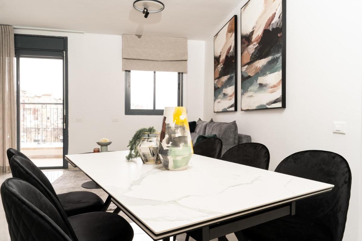Amazing 3 bedroom Parking in Machane Yehuda Market - image 2