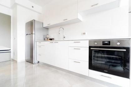 Amazing 3 bedroom Parking in Machane Yehuda Market - image 4