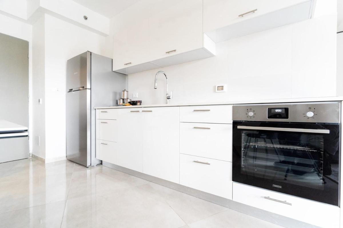 Amazing 3 bedroom Parking in Machane Yehuda Market - image 4