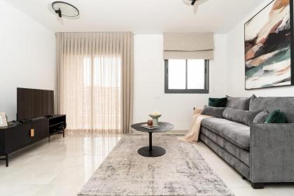 Amazing 3 bedroom Parking in Machane Yehuda Market - image 8