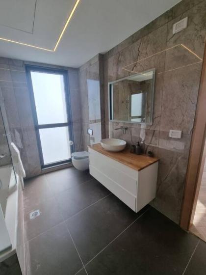 JTower Royal Suites - The Penthouse - Alefimmoed - image 13