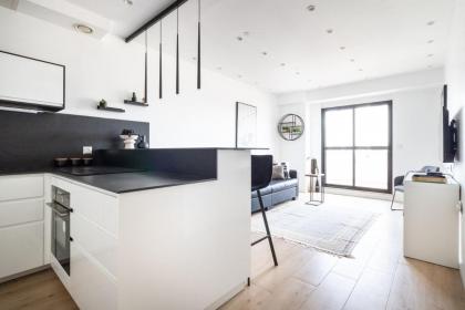 Enchanted 1Bdr Retreat with big balcony and view