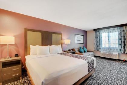 La Quinta Inn & Suites by Wyndham Las Vegas Nellis - image 11