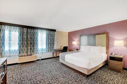 La Quinta Inn & Suites by Wyndham Las Vegas Nellis - image 13