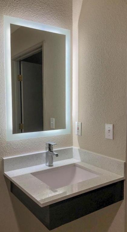 La Quinta Inn & Suites by Wyndham Las Vegas Nellis - image 16