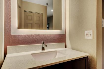 La Quinta Inn & Suites by Wyndham Las Vegas Nellis - image 17