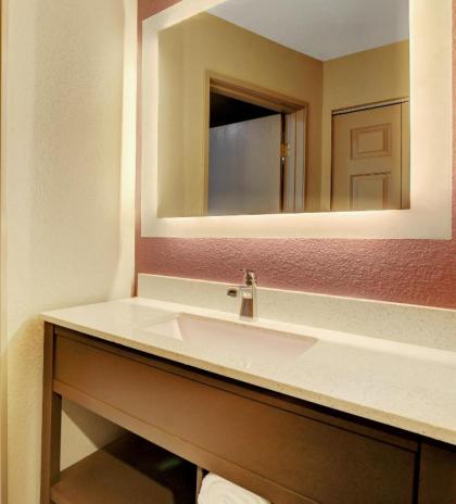 La Quinta Inn & Suites by Wyndham Las Vegas Nellis - image 5