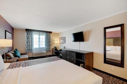 La Quinta Inn & Suites by Wyndham Las Vegas Nellis - image 9