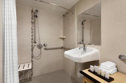 Embassy Suites by Hilton Convention Center Las Vegas - image 11