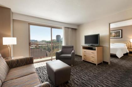 Embassy Suites by Hilton Convention Center Las Vegas - image 6