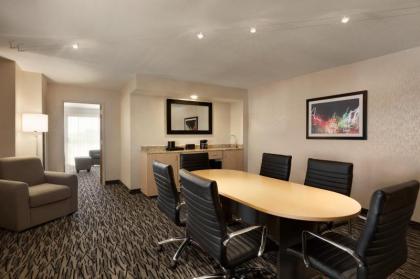 Embassy Suites by Hilton Convention Center Las Vegas - image 7