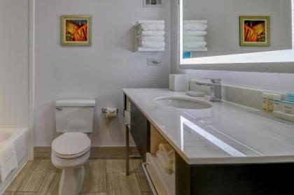 Hampton Inn By Hilton Las Vegas-Tropicana - image 13