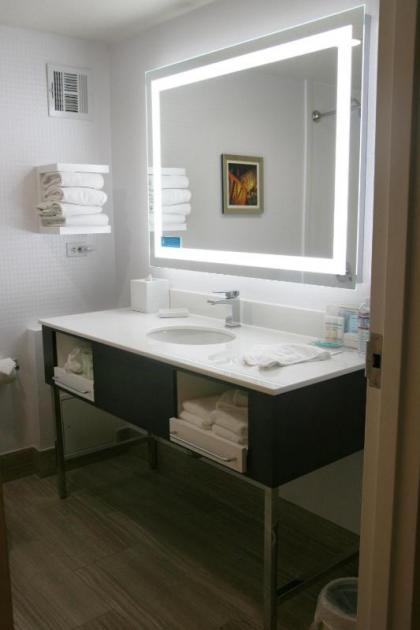Hampton Inn By Hilton Las Vegas-Tropicana - image 7