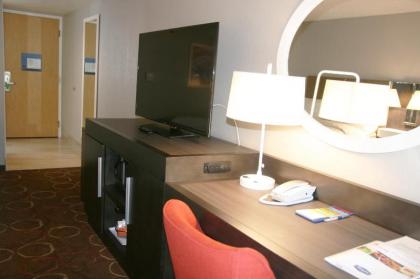 Hampton Inn By Hilton Las Vegas-Tropicana - image 9